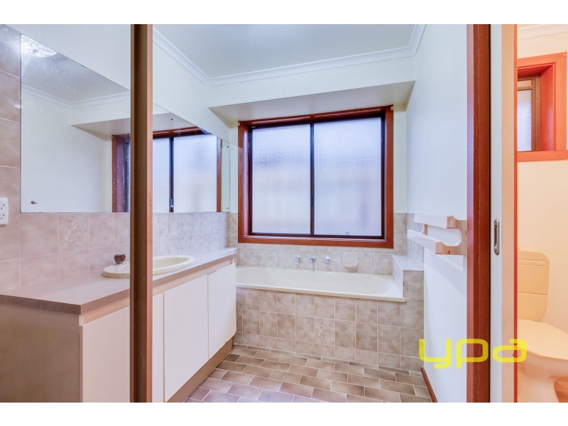 33 Bellbridge Drive, Hoppers Crossing VIC 3029