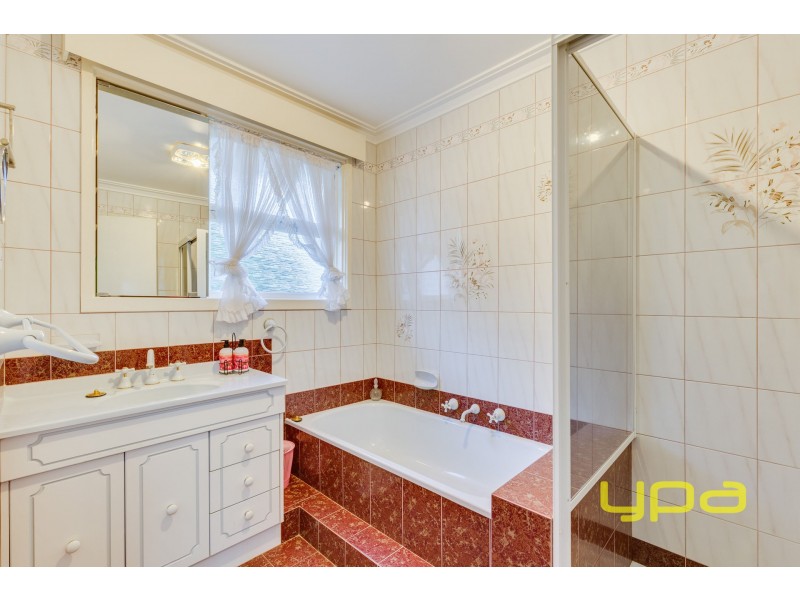 2 Durham Crescent, Hoppers Crossing VIC 3029