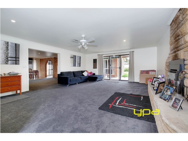 12 Daphne Crescent, Werribee VIC 3030