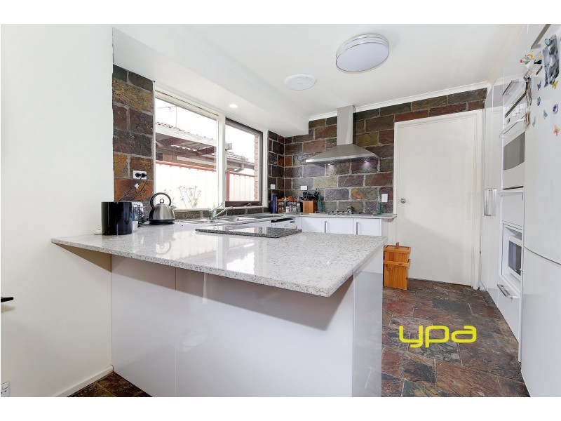 12 Daphne Crescent, Werribee VIC 3030