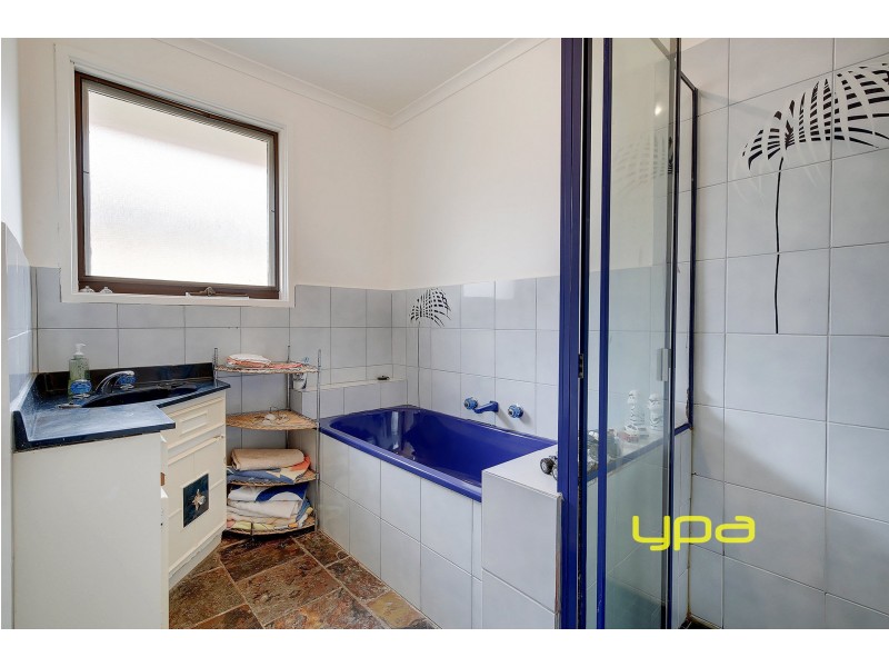 12 Daphne Crescent, Werribee VIC 3030