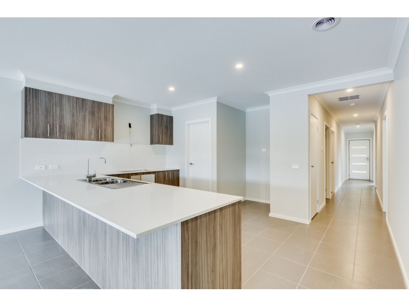 10 Edmonton Avenue, Truganina VIC 3029