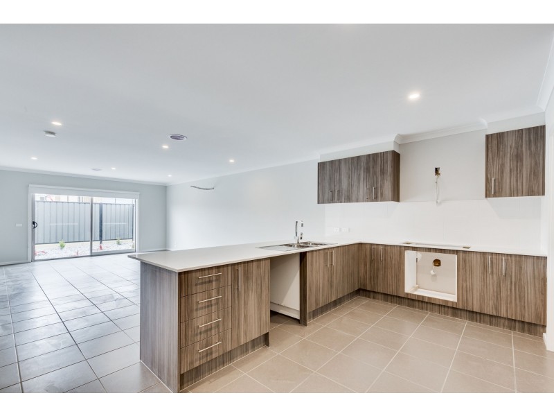 10 Edmonton Avenue, Truganina VIC 3029