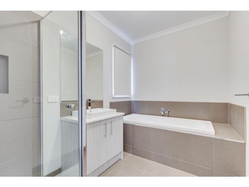 10 Edmonton Avenue, Truganina VIC 3029