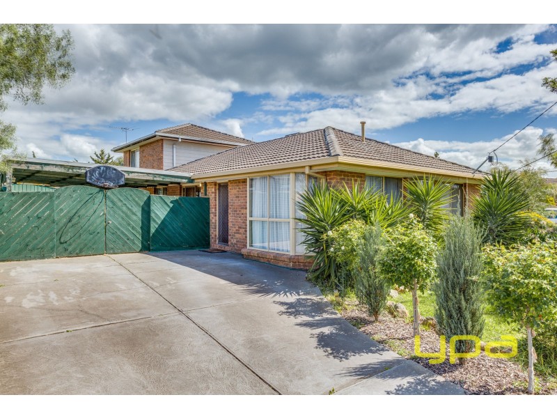 4 Whimbrel Court, Werribee VIC 3030