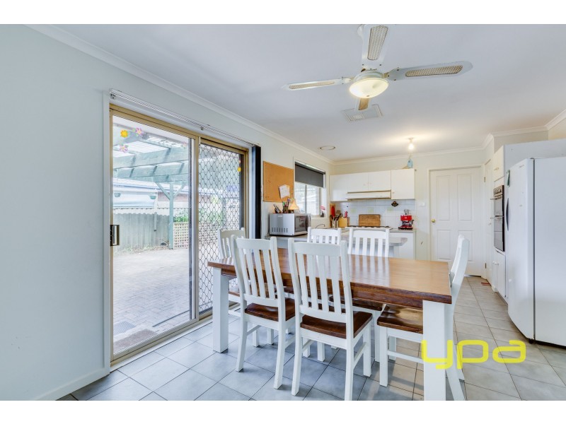 4 Whimbrel Court, Werribee VIC 3030
