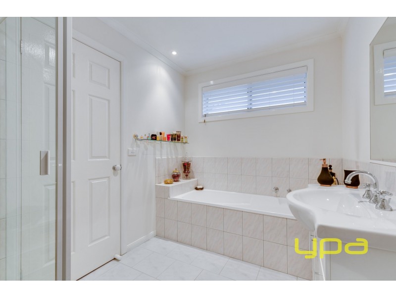 102 Grevillea Crescent, Hoppers Crossing VIC 3029