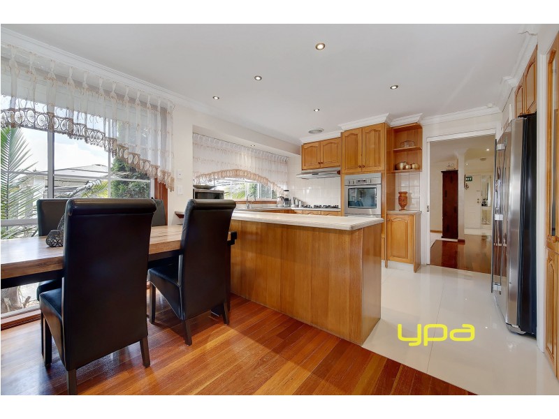 11 Whimbrel Court, Werribee VIC 3030