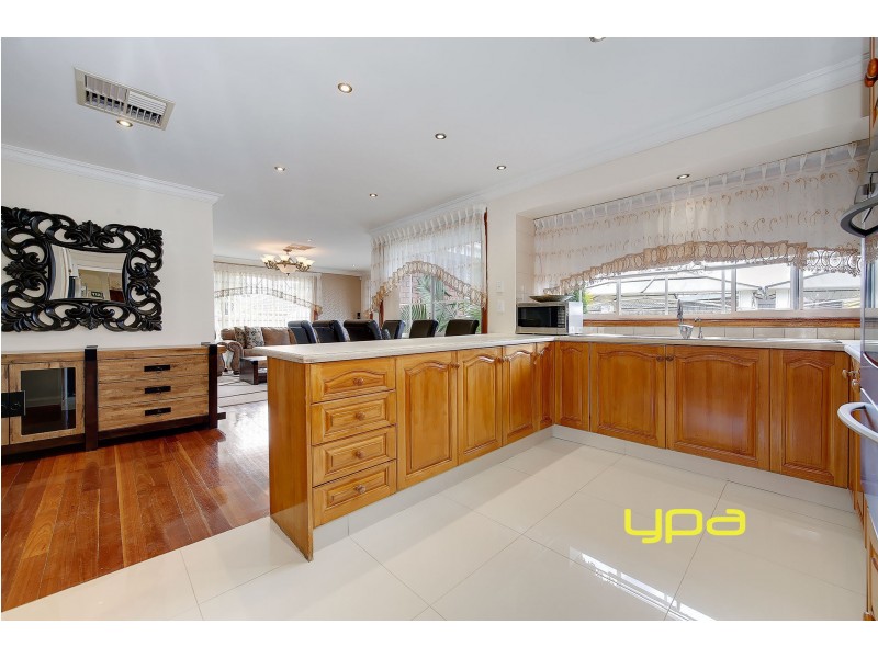 11 Whimbrel Court, Werribee VIC 3030