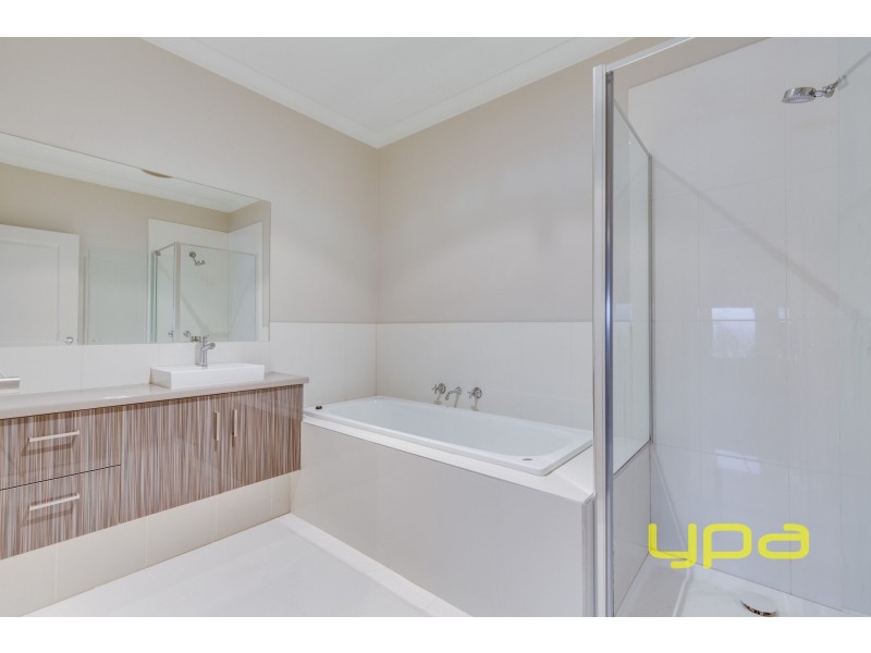 8 Hamlet Street, Werribee VIC 3030
