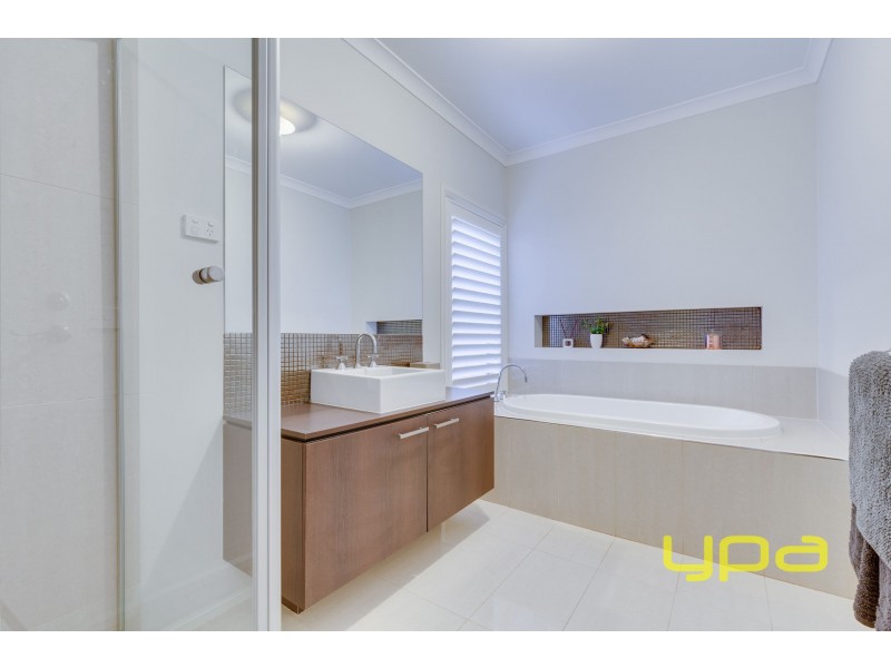 27 Carmichael Drive, Wyndham Vale VIC 3024
