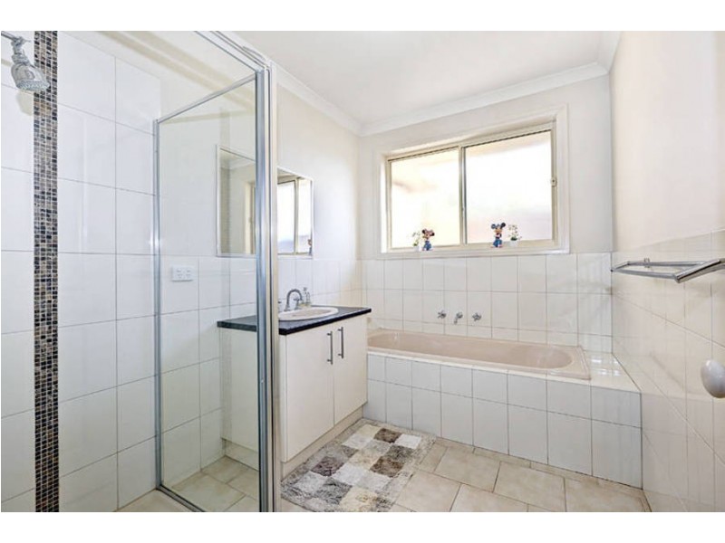 1/82 Songlark Crescent, Werribee VIC 3030