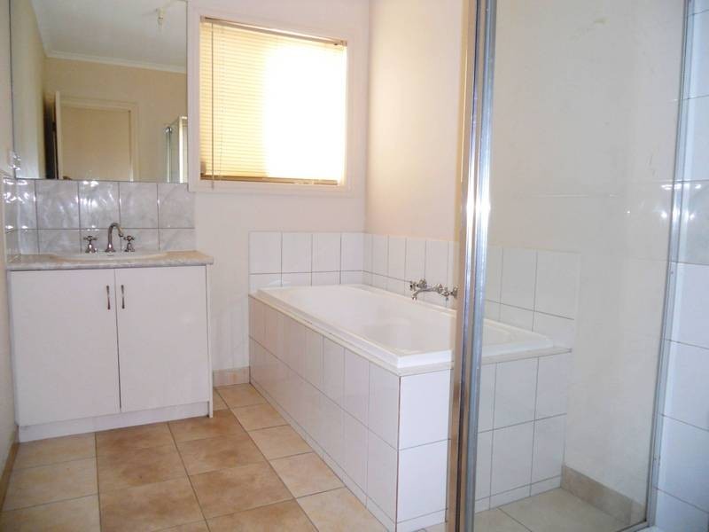 4 Bellfield Court, Wyndham Vale VIC 3024