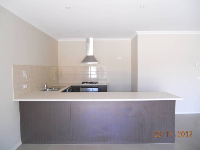 1/12 Global Way, Wyndham Vale VIC 3024