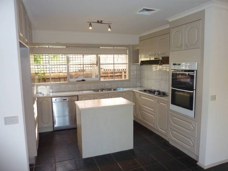 82 Bellbridge Drive, Hoppers Crossing VIC 3029