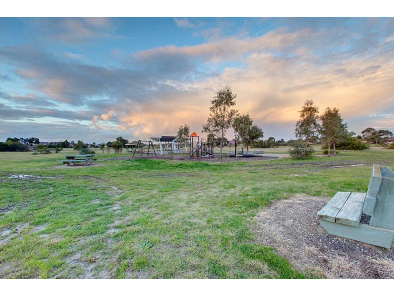 2/94 Rosella Avenue, Werribee VIC 3030