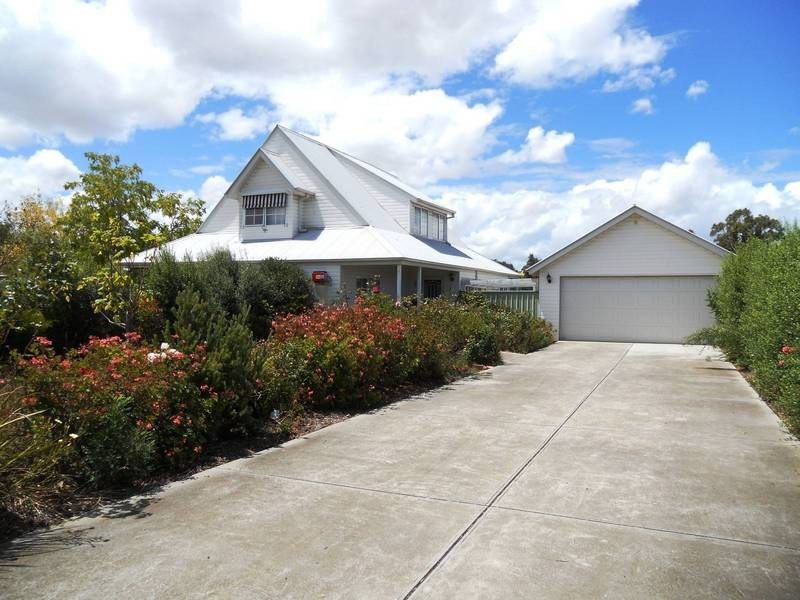 13 Riverbend Crescent, Werribee VIC 3030