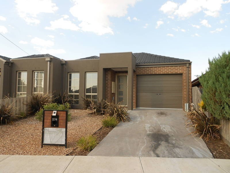 2/274 Greaves Street North, Werribee VIC 3030