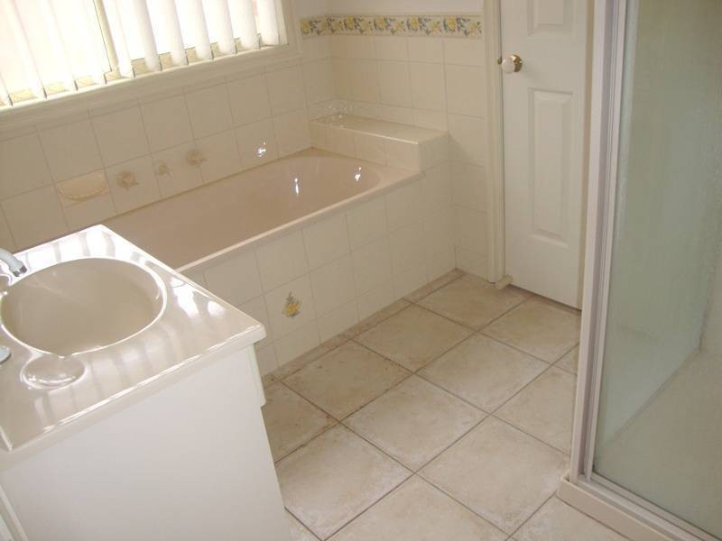 1/74  Mossfiel Drive, Hoppers Crossing VIC 3029