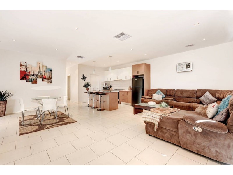 2/9  Barrot Avenue, Hoppers Crossing VIC 3029