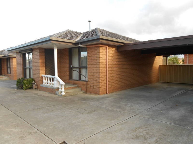 2/7 Deutgam Street, Werribee VIC 3030