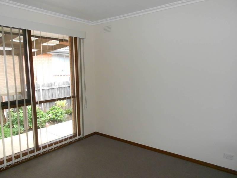 2/7 Deutgam Street, Werribee VIC 3030