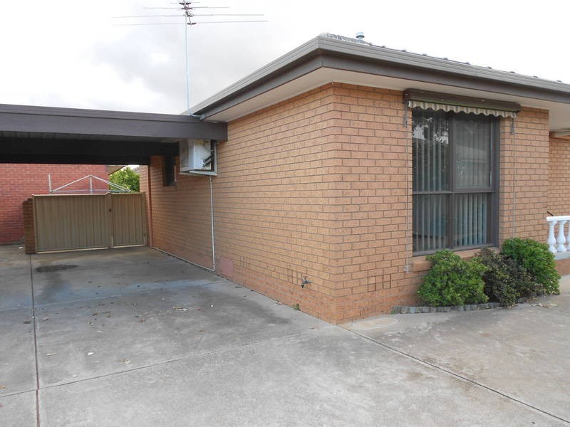 2/7 Deutgam Street, Werribee VIC 3030