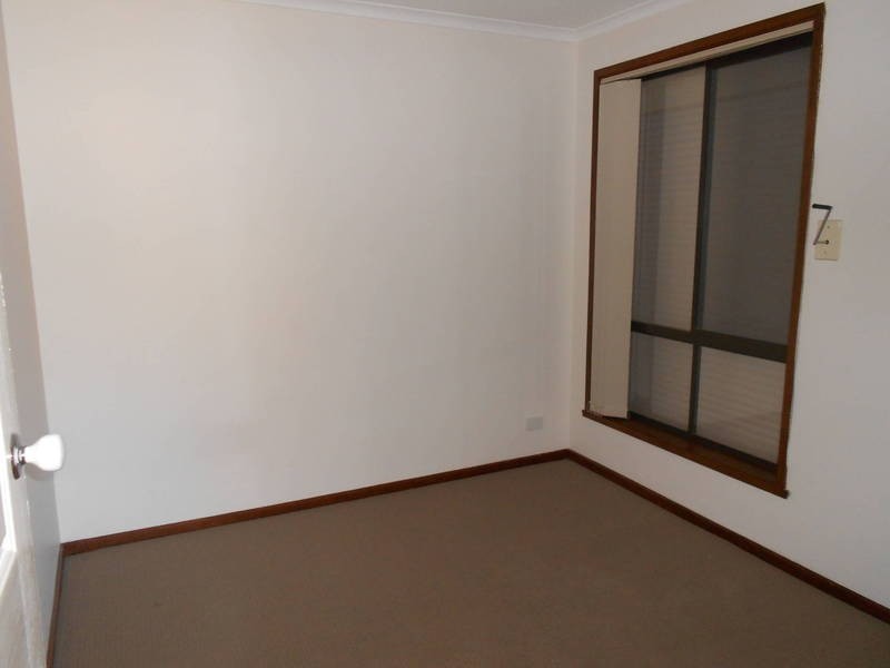 2/16  Songlark Crescent, Werribee VIC 3030