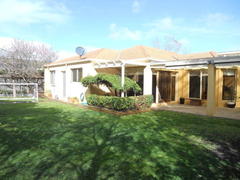 16 Fontain Court, Werribee VIC 3030