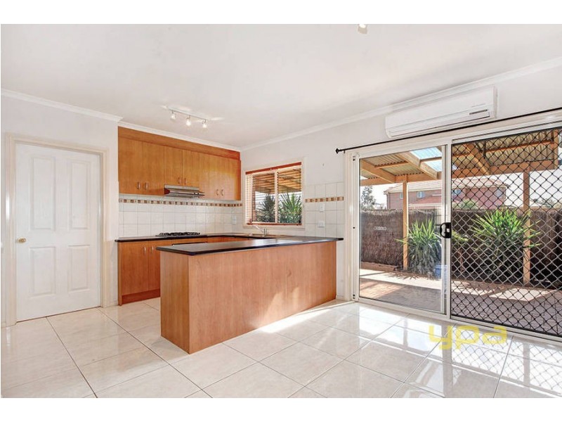 2/4 Albert Place, Hoppers Crossing VIC 3029