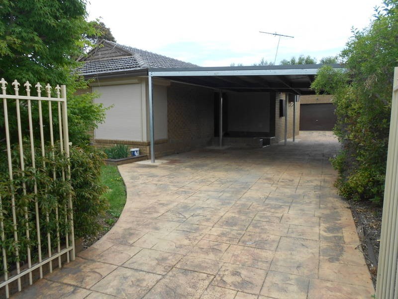 33 Claremont Crescent, Hoppers Crossing VIC 3029