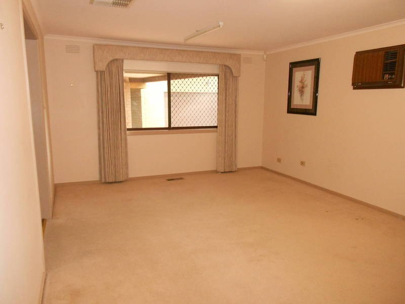 33 Claremont Crescent, Hoppers Crossing VIC 3029