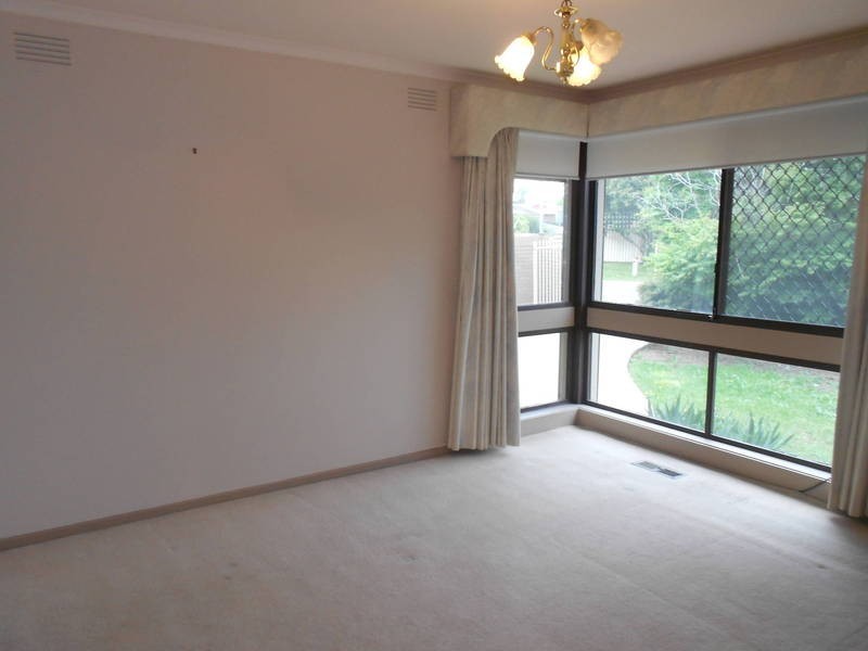 33 Claremont Crescent, Hoppers Crossing VIC 3029