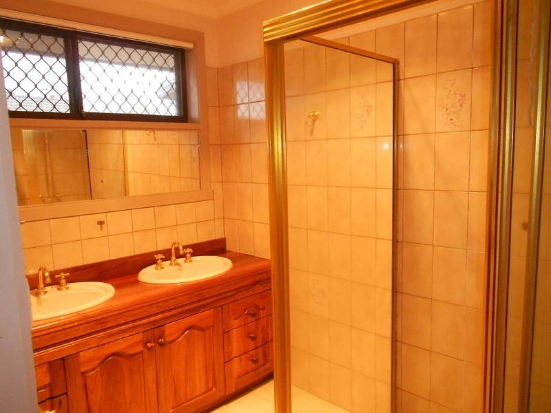 33 Claremont Crescent, Hoppers Crossing VIC 3029