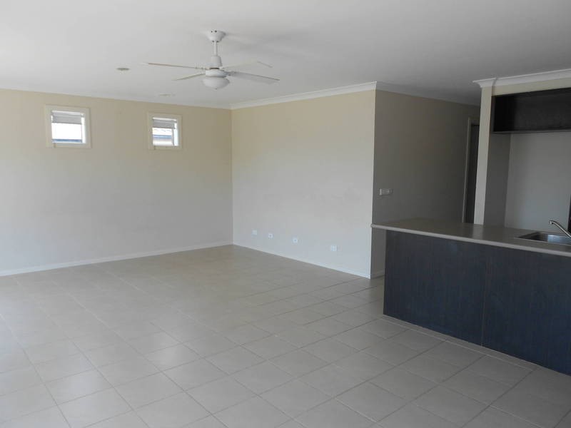 2/15 Lady Penrhyn Drive, Wyndham Vale VIC 3024