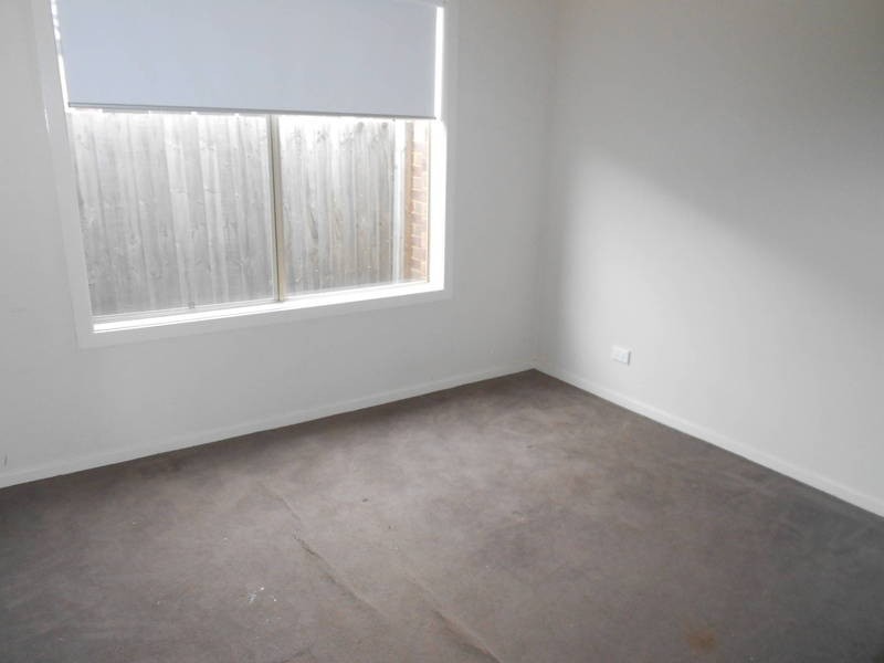 2/15 Lady Penrhyn Drive, Wyndham Vale VIC 3024