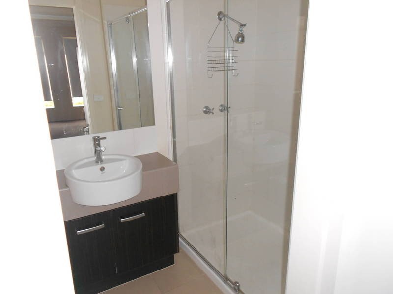 2/15 Lady Penrhyn Drive, Wyndham Vale VIC 3024