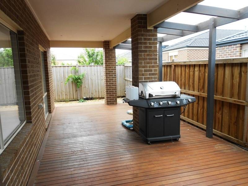 16 Swordgrass Avenue, Tarneit VIC 3029
