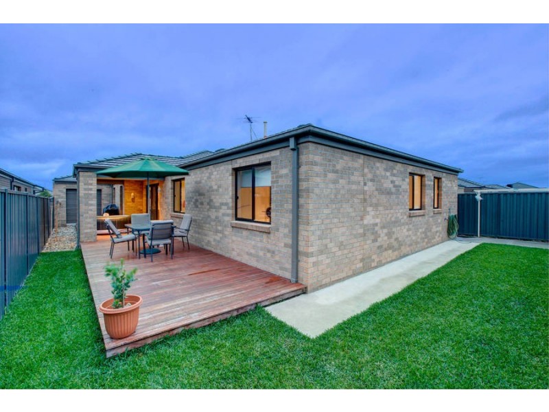 16 Bindarri Road, Wyndham Vale VIC 3024