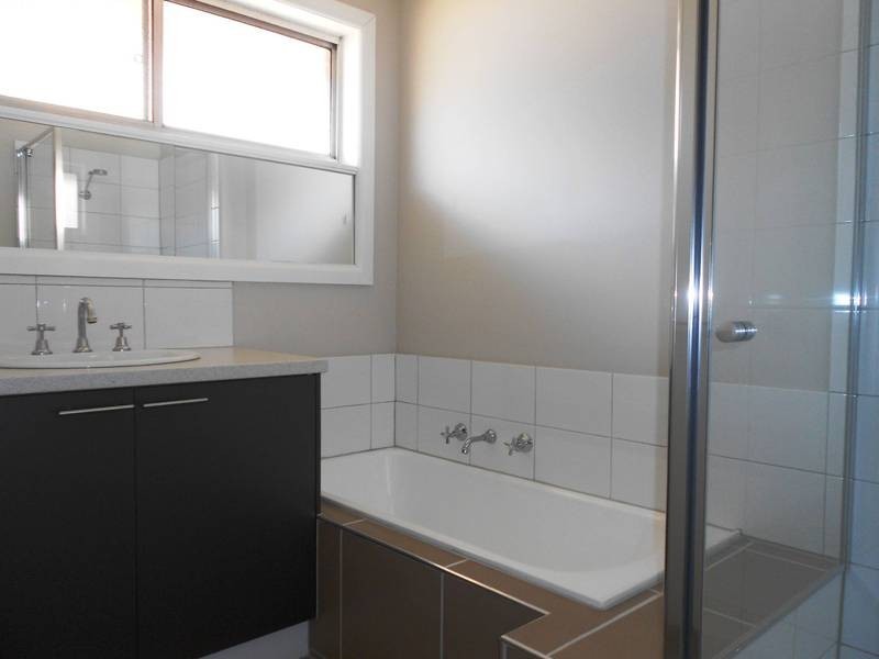 15 Nangiloc Crescent, Werribee VIC 3030