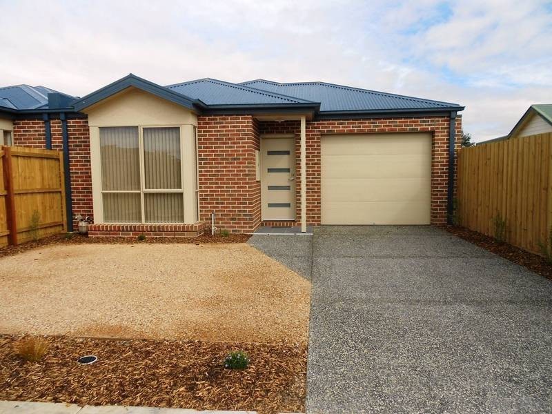 2/98  Walls Road, Werribee VIC 3030