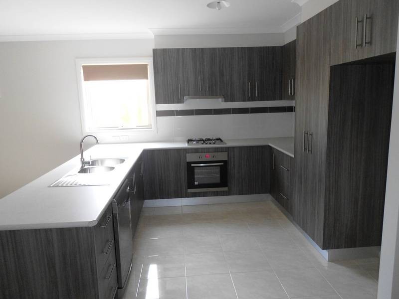 2/98  Walls Road, Werribee VIC 3030
