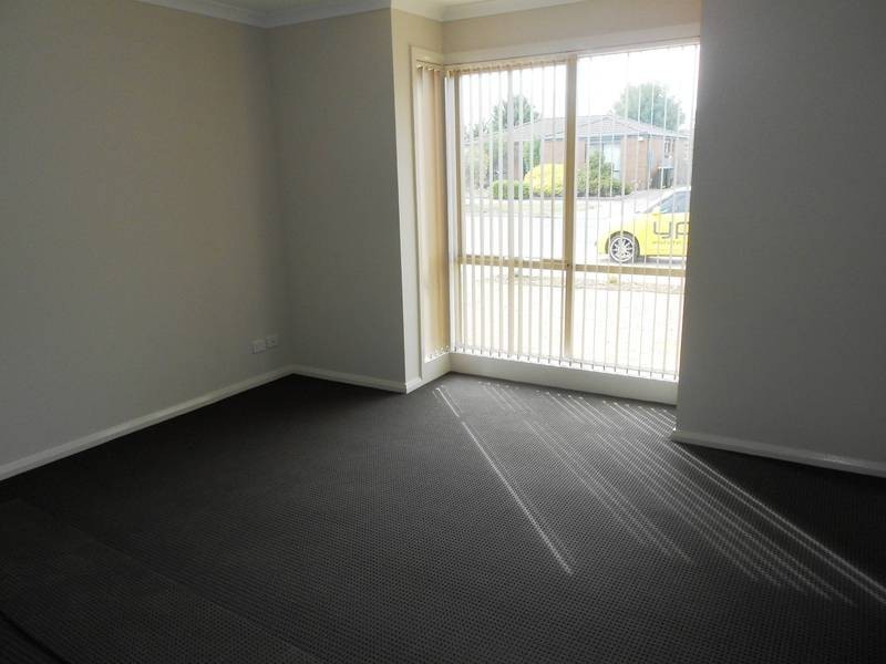 2/98  Walls Road, Werribee VIC 3030