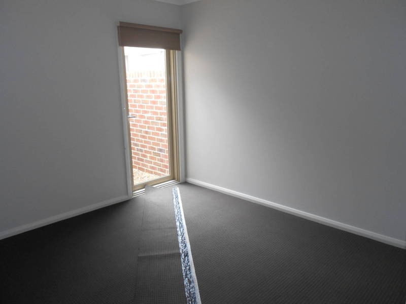 2/98  Walls Road, Werribee VIC 3030