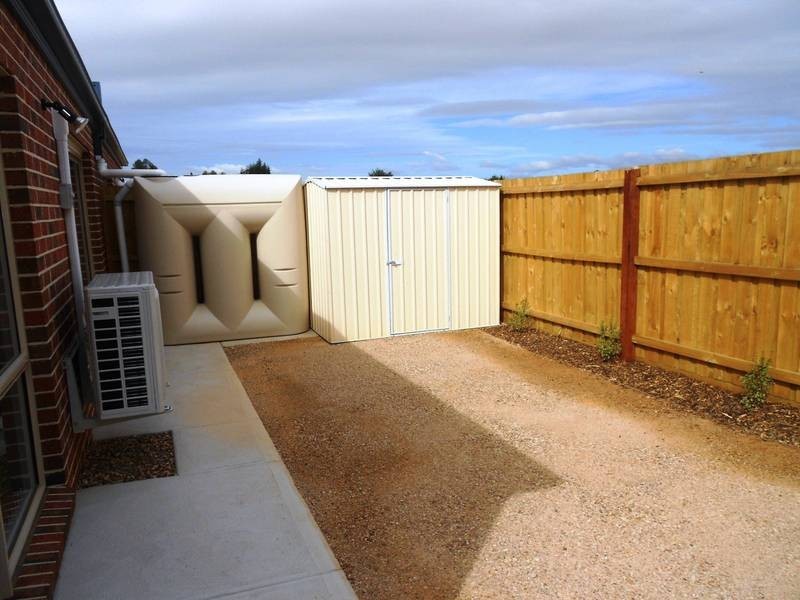 2/98  Walls Road, Werribee VIC 3030