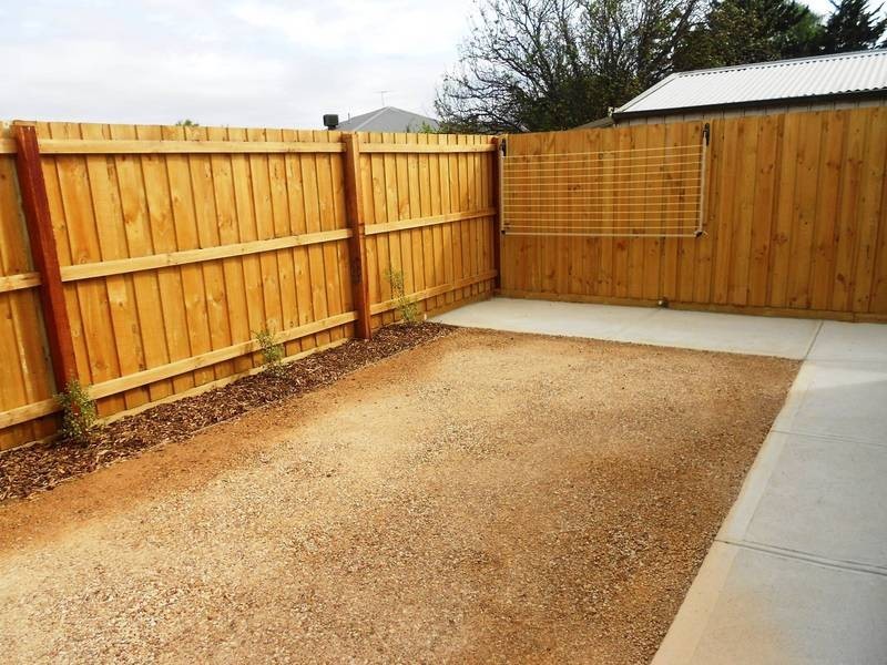 2/98  Walls Road, Werribee VIC 3030