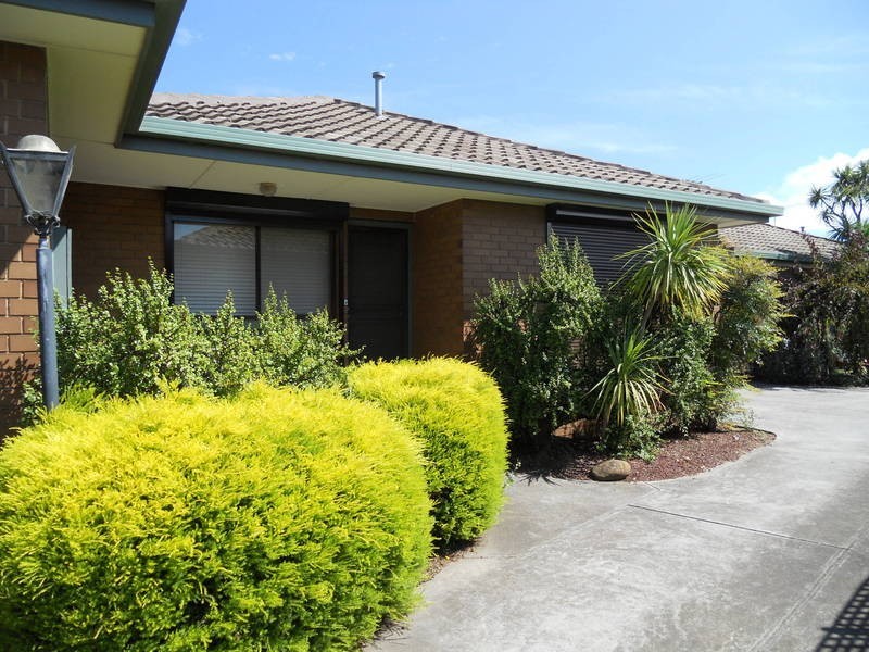 2/11  Rainsford Street, Werribee VIC 3030