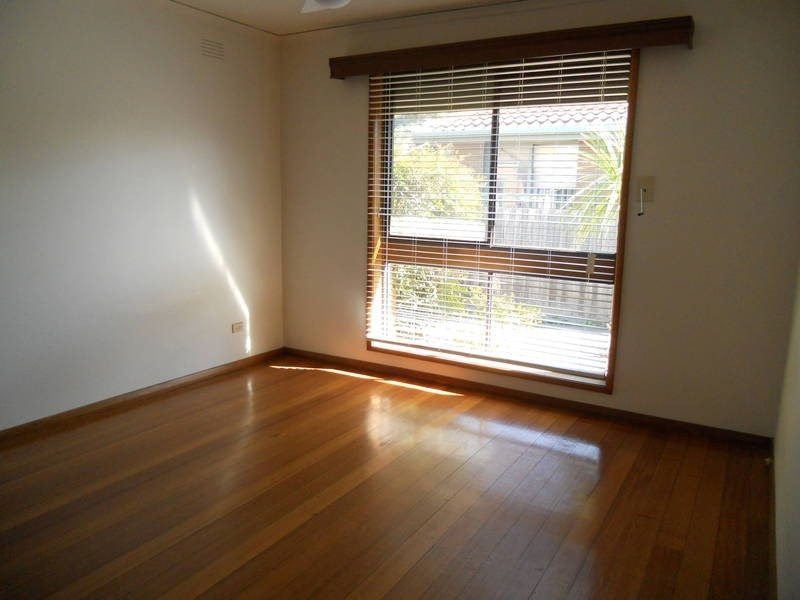 2/11  Rainsford Street, Werribee VIC 3030