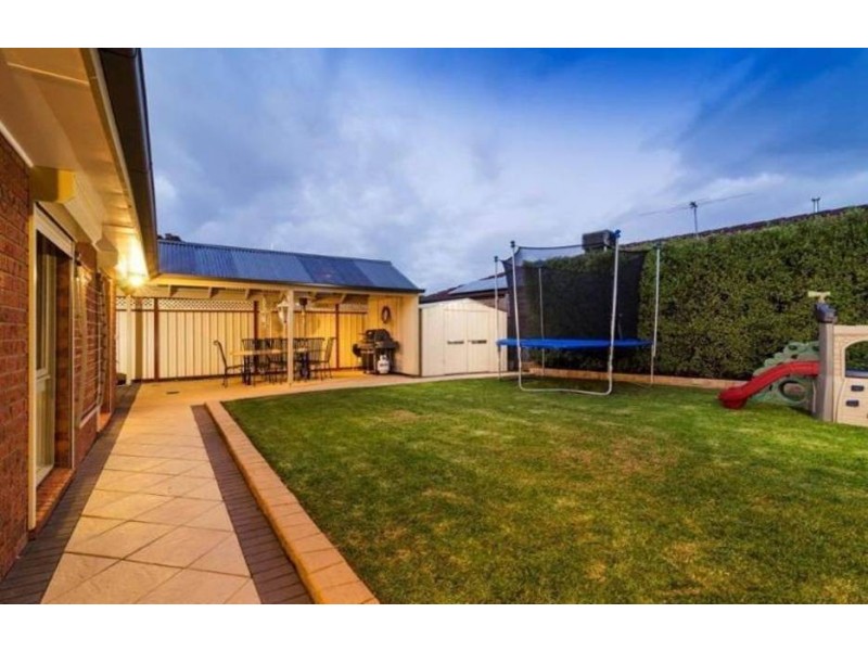 16 Westminster Drive, Werribee VIC 3030