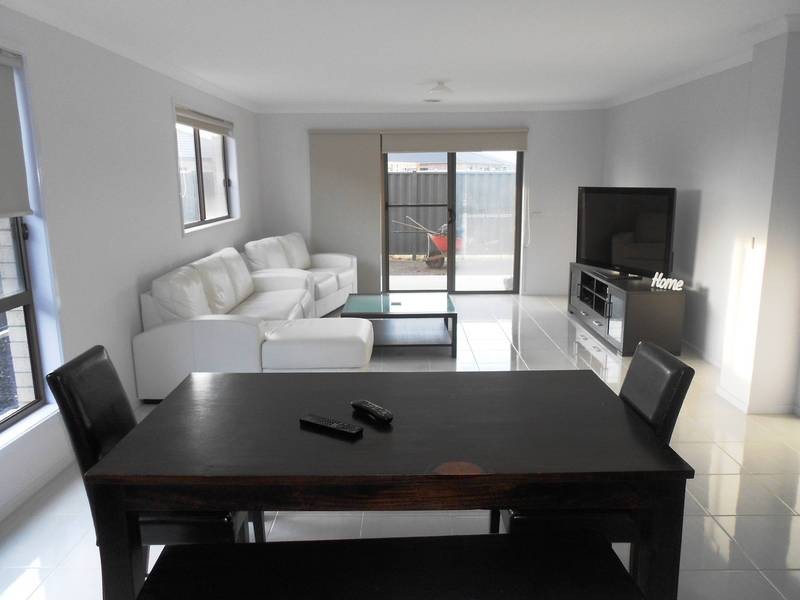 2 Bregman Esplanade, Wyndham Vale VIC 3024